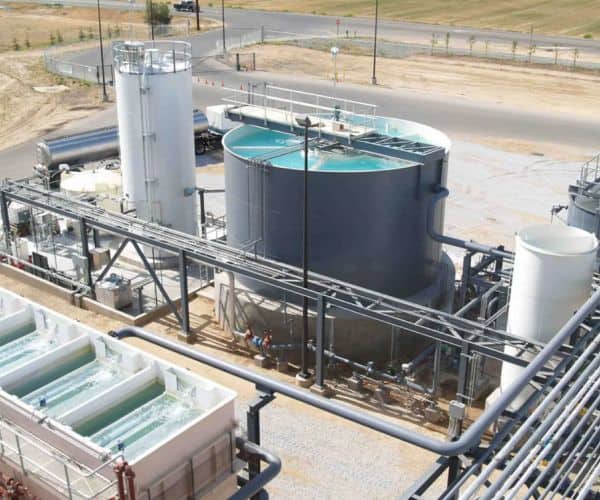 Zero liquid discharge plant with evaporator, tanks and pipe racks